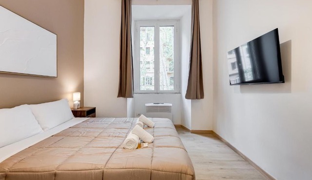 Luxury 4BR Apartment Newly Renovated, 2 Bathrooms, Smart Tv