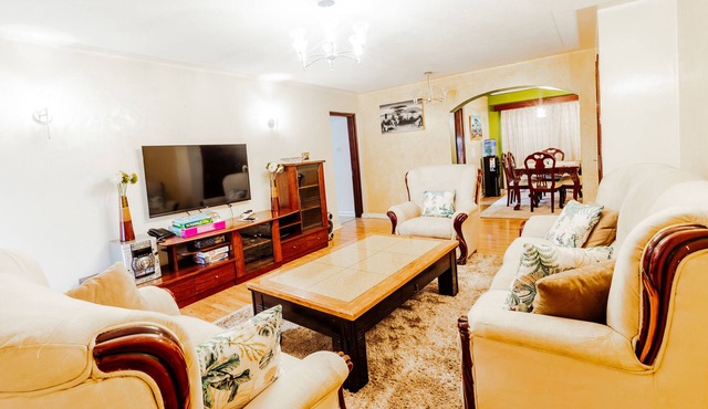 Luxury Retreat in Nairobi's Upperhill: Parking, Security, Modern Design! in Nairobi
