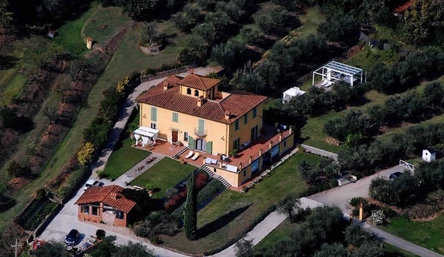Luxury villa "il campano" near the Pinocchio's park with shared pool and jacuzzi