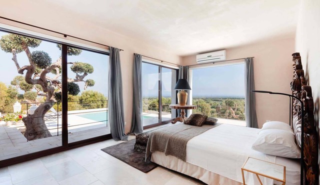 Luxury villa in Ostuni with private salt pool and sea view