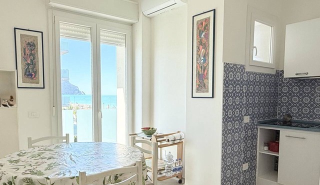 M449 – Marcelli, three-room apartment with parking space and shared beach in Marcelli