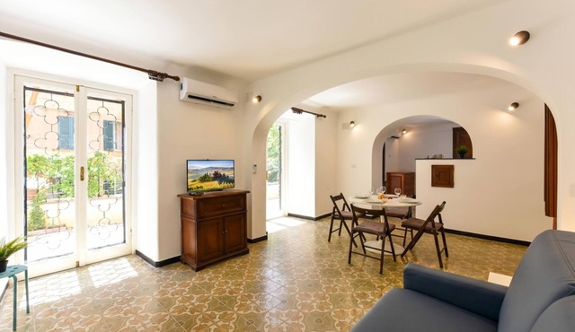 Maisonette Apartment with Outdoor Dining, Genova, Italy in Genova