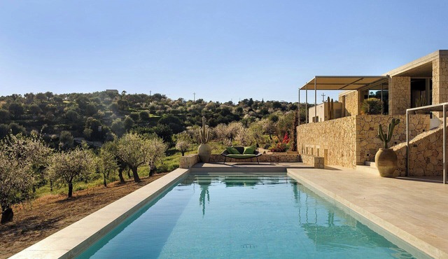 Mandorla - Four Bedroom Villa, Sleeps 10