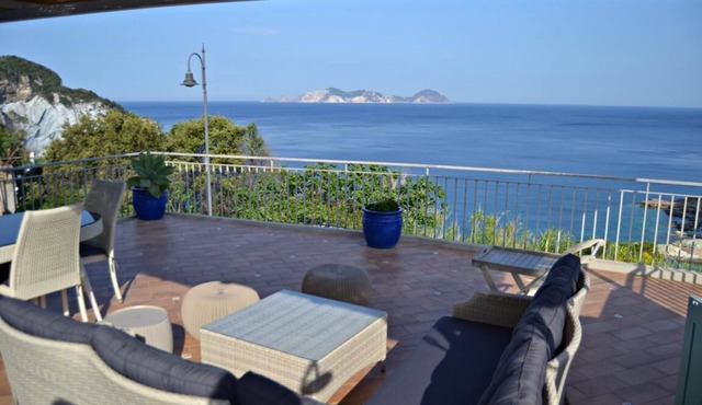Maridea Ponza, CIRCE Three-room apartment, 2 bathrooms and private terrace