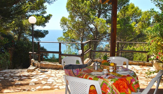 Marilena cottage between sea and nature