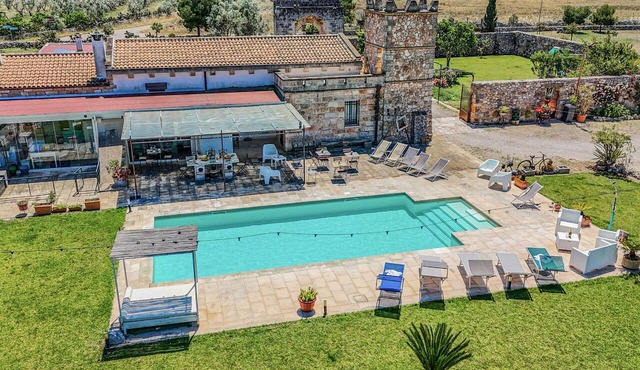 Masseria Santu Lasi with Private Pool & BBQ, Surbo, Italy