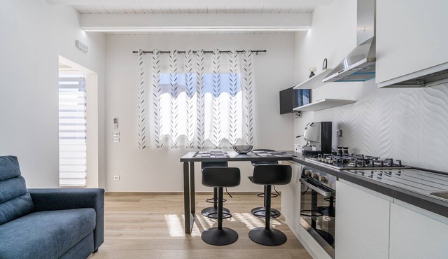 Mediterranean Elegance – 2nd Floor Apartment with Private Terrace, Wi-Fi & Air Conditioning