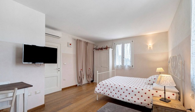 Melloni Street Home - Pink Room