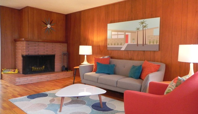 Mid-Century Modern w/Garage Close to Amenities & 3 Miles to Autzen/UO! in Eugene
