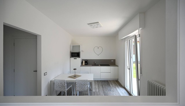 MODERN APARTMENT SECOND FLOOR AND PARKING SPACE APP ARIA in Malcesine