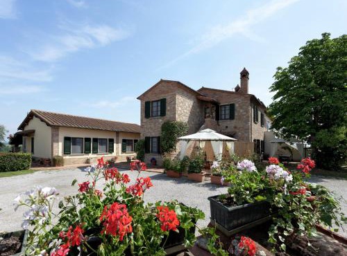 Modern Holiday Home in Foiano della Chiana with Pool in Foiano della Chiana