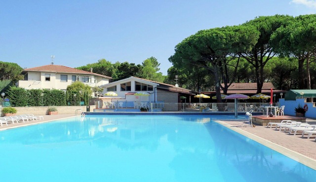Nice apartment in villa for 5 people with pool, A/C, WIFI and terrace