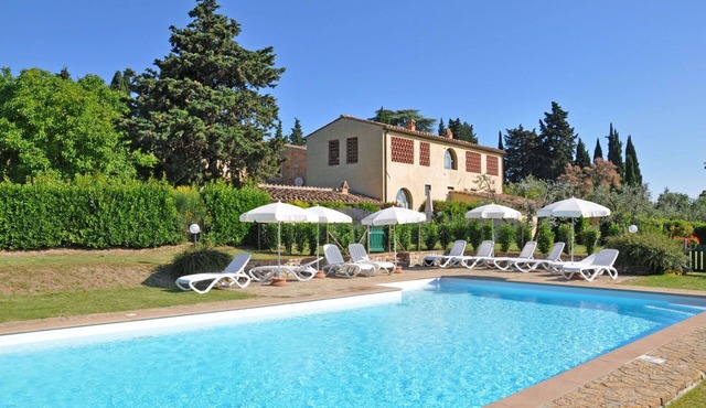 Nice apartment for 4 guests with pool, WIFI, A/C and panoramic view, close to Greve In Chianti