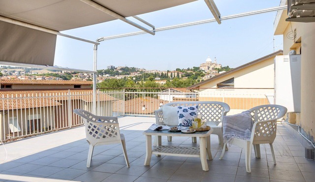 Nice apartment with WIFI, A/C, TV, terrace, pets allowed and panoramic view, close to Porto Reca.