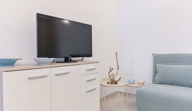Nice apartment for 5 people with WIFI, A/C, TV and pets allowed