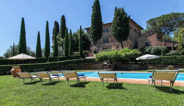 Noble villa with pool near Lucignano