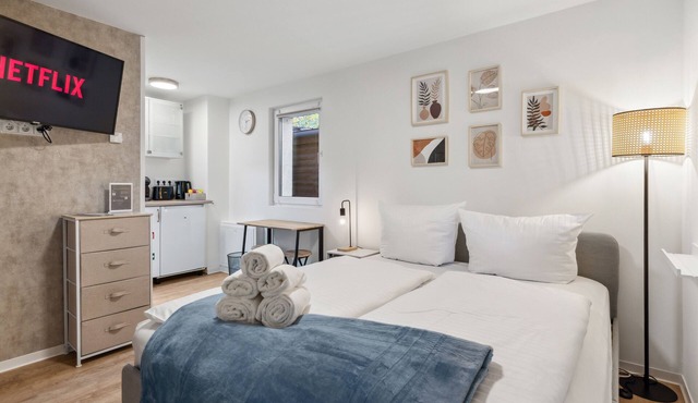 Oasis for 2 - opened in 2023 - private bathroom, parking, Smart TV with Netflix in Eichwalde