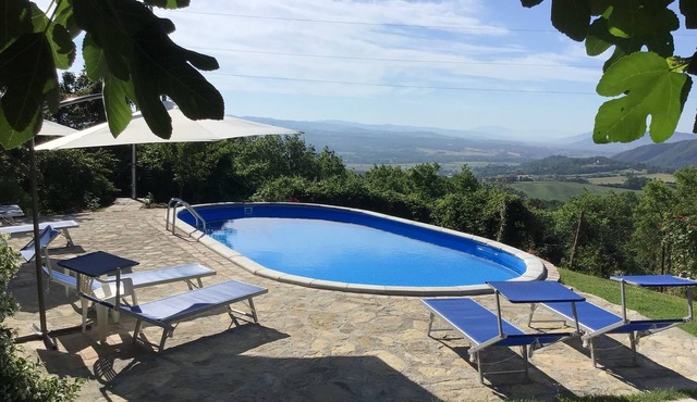 Panoramic country house with pool between Umbria and Tuscany 2