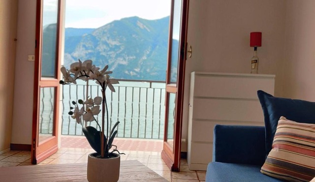 Peaceful Lakefront in Marone