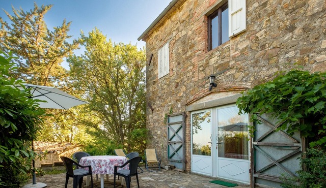 Pet-Friendly Agriturismo "Antico Podere Carbone" with Garden & Wi-Fi