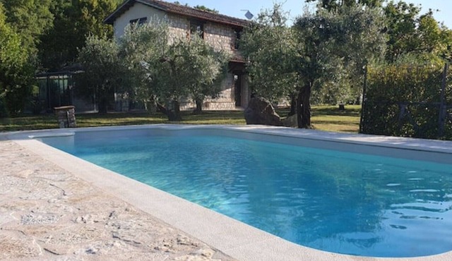 Pet-Friendly Cottage with Pool & Wooded Land, perfect for Smart Wordking € Relax