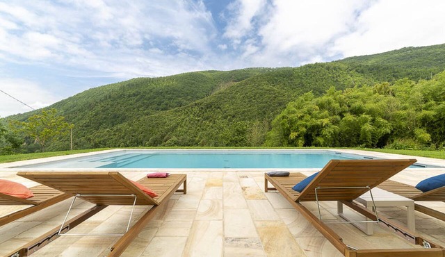 Podere all'Acquedotto – Private Tuscan Stone House with Pool & Views