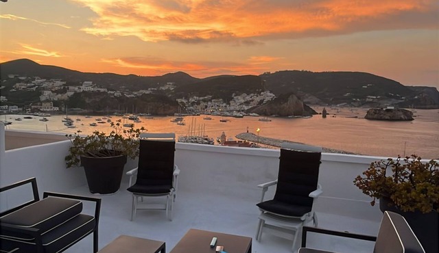 Ponza port, prestigious house, large terrace and amazing sea view