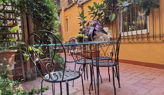 Portico di ottavia prime location with internal courtyard