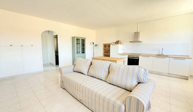 PP13 - Potenza Picena, bright three-room apartment with pool and air conditioning.