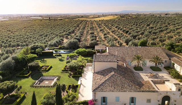 Prestigious villa with private pool in Chiaramonte Gulfi - DiCasaInSicilia