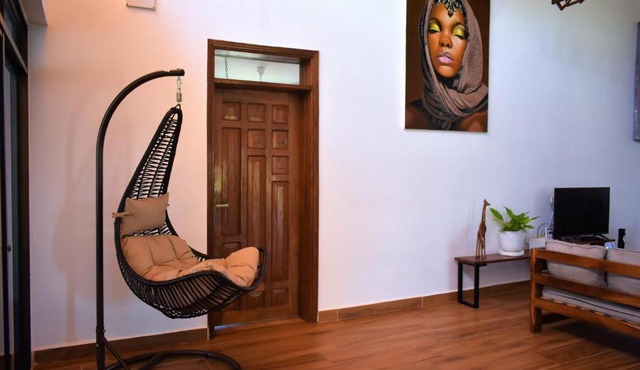 Private Backdoor Villa with big swimming pool and services of chef included in Diani Beach