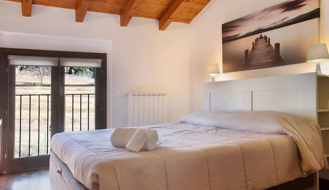 “Relax Between Mountains and Lakes” Apartment with Balcony and Wi-Fi in Brenta