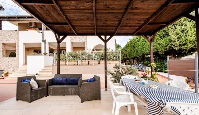 Relax in a Villa Near the Sea with a Private Terrace