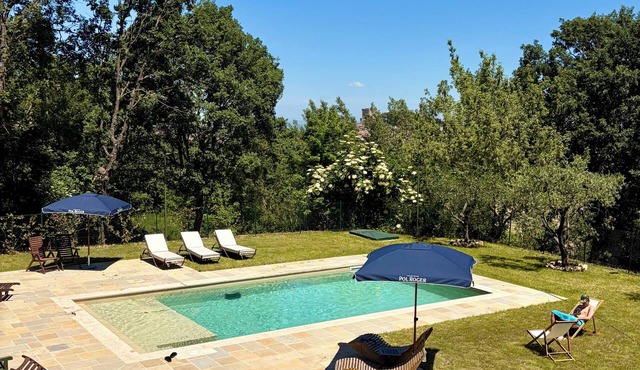 Relaxation and Comfort: A Stunning Country House with a Pool in Sarteano