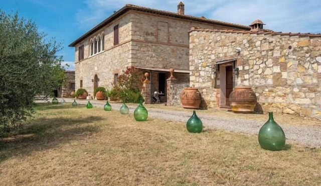 Restored barn with views of Siena countryside