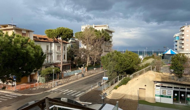 RICCIONE CENTRO: 100 meters from the beaches with sea view.