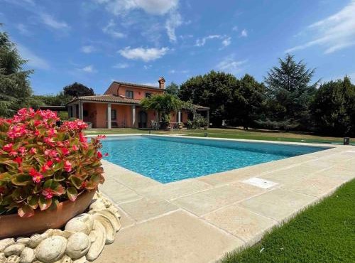 Roman Villa with private Pool and park
