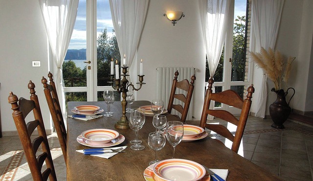 Romantic located vacation flat above the Trasimeno Lake