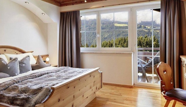 Romantic Suite Prize of Honor - VWP up to 3 nights - Gut Sonnberghof Naturhotel in Mittersill