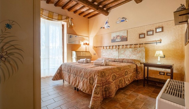 Room 'Camera Degli Angeli - Il Maggio' with Shared Pool, Wi-Fi and Air Conditioning