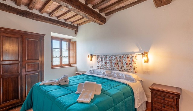 Room 'Cetinale' – Agriturismo la Taverna di Celsa with Shared Pool