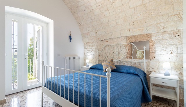 Room 'Corallo House - Alba Rossa' with Shared Pool, Wi-Fi, and Air Conditioning