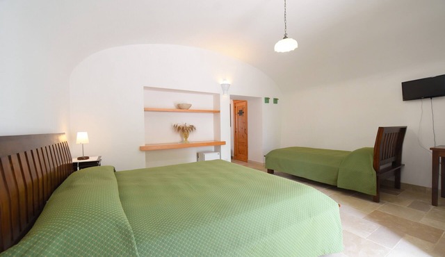 Room 'Corte Del Camedrio Lamia Tripla' with Shared Terrace, Shared Garden and Wi-Fi
