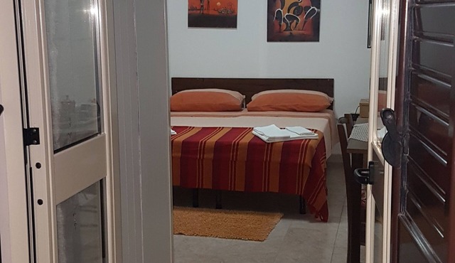 Room with private bath near Gallipoli, patio, separate entrance.