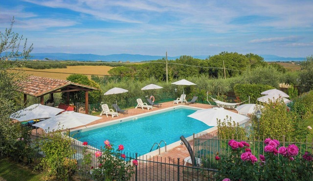 Rural apartment with views of Lake Trasimeno