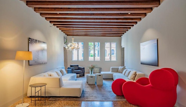 Sartor Apartment with Canal View and Private Court