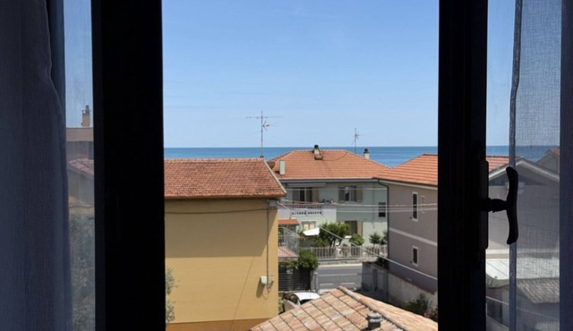 SE268 - Marzocca, comfortable four-room apartment