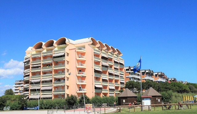 Sea-View Apartment in Caorle for 5
