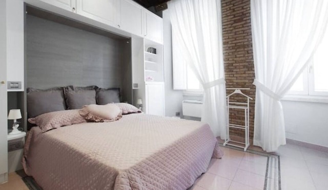 Secret Studio Retreat in the Heart of the Ghetto by Houseeds