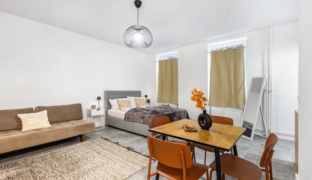 Smart Home Studio | Near Ku’damm Living Apartment 2 – Modern Comfort in Berlin in Berlin